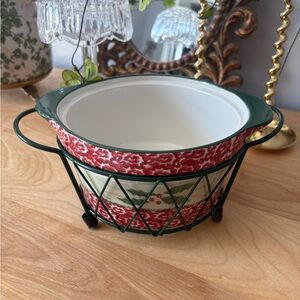 Temp-tations by Tara round casserole dish with wire stand
